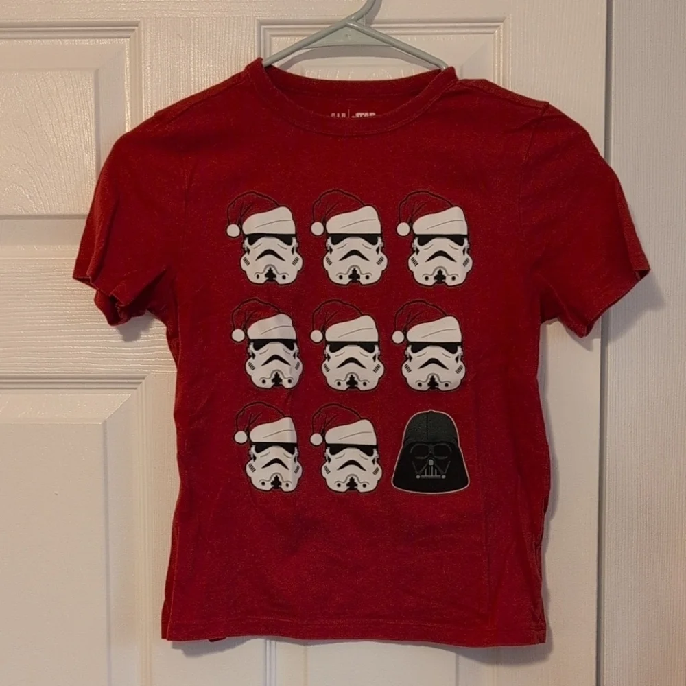 GAP Red Christmas Stormtrooper & Darth Vader Kids T-Shirt Size M (8)